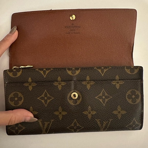 *Sold* Louis Vuitton Monogram Sarah Wallet - Picture 2 of 13